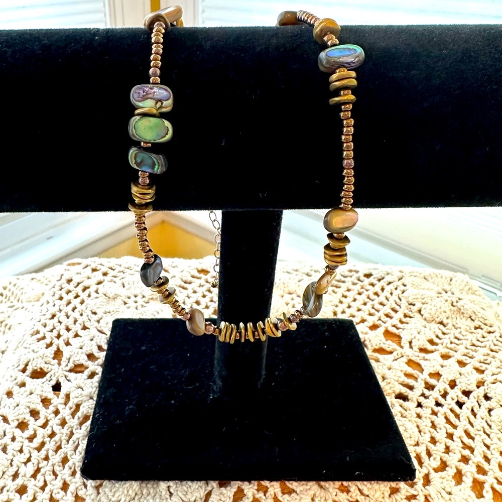 Retired Silpada Abalone Shell 8” necklace with gold beads.